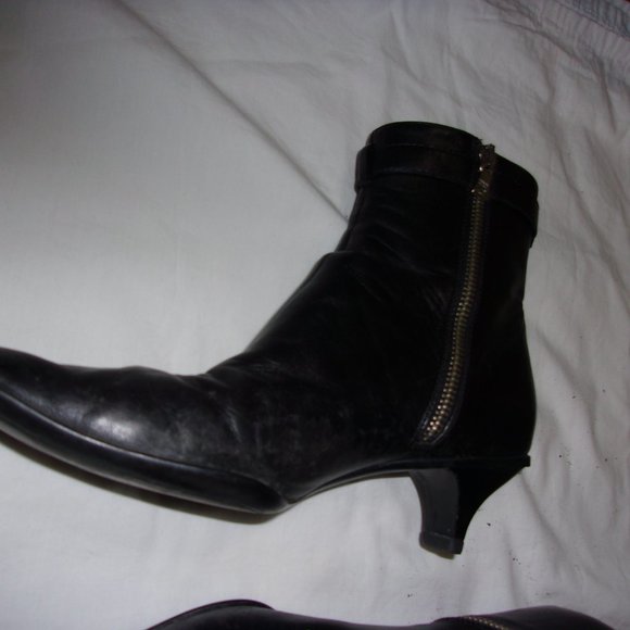 PRADA WOMEN'S BLACK LEATHER ANKLE BOOTS 36 B - Picture 2 of 6